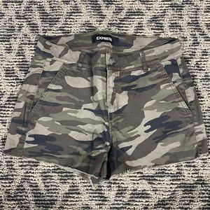 Express Shortie Mid Rise Camo Prjnt Short